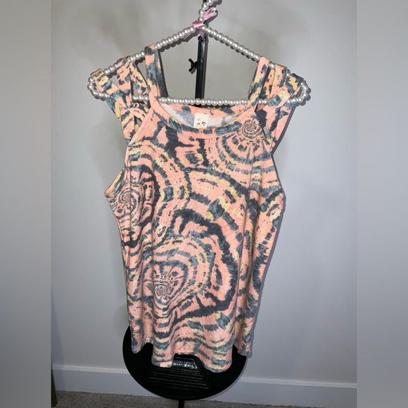 Stylish boutique tank top in size large with a fun print - never worn - summer! - Picture 1 of 8